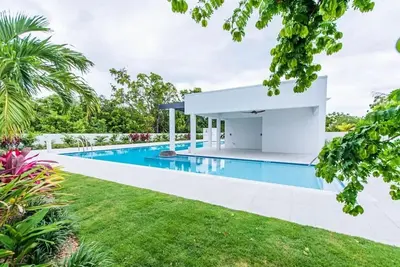 Image de Spacious Two-Bedroom Townhouse in Gated Community  - 5 min drive to the beach! \n