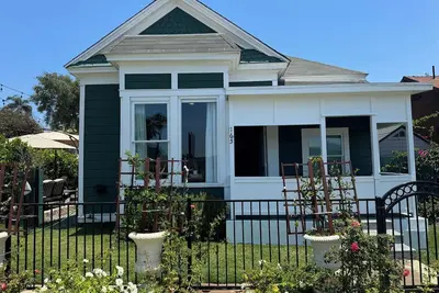 Image de Downtown Victorian Cottage - Historical American Landmark