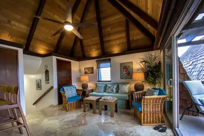 Image de #70 Pog`s Place at Black Sand Beach Punalu`u with Ocean views and Travertine floors.