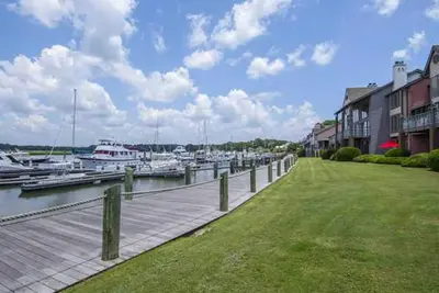 Image de Seabrook Exclusives | 1938 Bohicket Marina