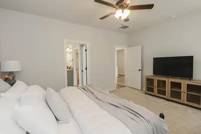 Image de Cozy New Home in the Heart of Lafayette!