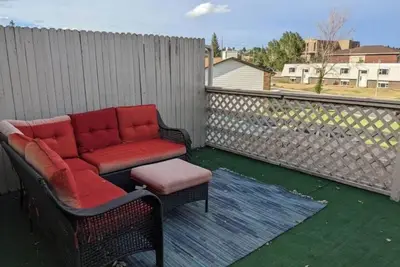 Image de Cute & Cozy 2 Bed Townhouse with 2 Car Garage