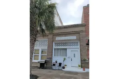 Image de Historical Townhome located in Downtown Freeport