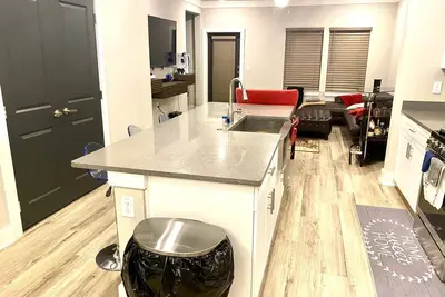 Image de A luxury three bedroom townhouse family and event friendly