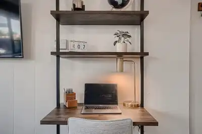 Image de Rustic Luxe Studio - Cozy Studio/ minutes to Downtown