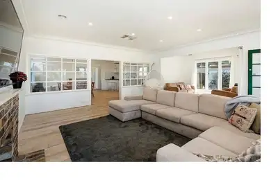 Image de Beach House Rye 50m beach. Hot Springs Winery 5min