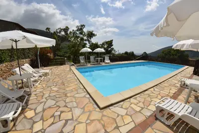 Image de Magnifique maison de vacances privée pour 8 personnes avec piscine, Wifi, Tv, terrasse et parking