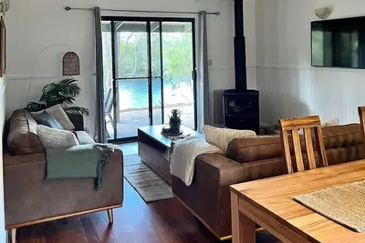 Image de Teal Chalet - Deluxe with private jetty Pemberton