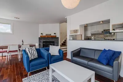 Image de Beautiful condo in downtown Magog with Lake access and private pool!