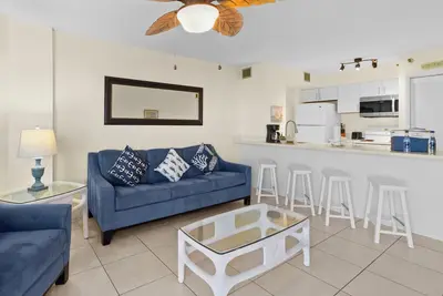 Image de Oceanfront Property! Spacious Unit, Partial Ocean View, Full Kitchen!