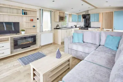 Image de 2 chambres à coucher à Holywell Bay