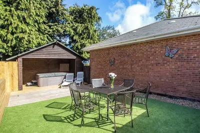 Image de Oak 3 Hot Tub + Private Garden