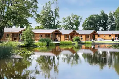 Image de Lodge with one double and one twin.