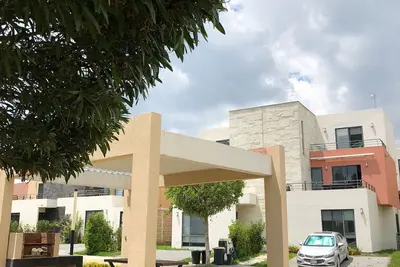 Image de Beautiful 3br townhouse with on-premises parking