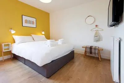 Luxury 1 Bed Room Stylish and contemporary double room with private bathroom within the iconic Inn a