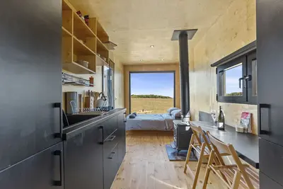 Image de Wild Off-grid Cabin Near Canterbury ft Warm Wood fireplace