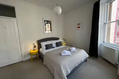 Image de Bright 2 bedroom 1st floor flat near The Meadows