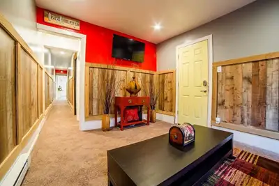 Image de This is a charming 2 bedroom, 1 bath apartment that has been recently remodeled.