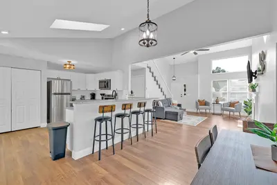 Image de Spacious, 3 bedroom home, finished basement on quiet court