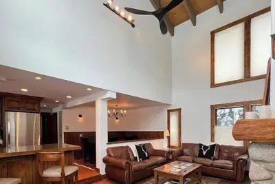 3 Bedroom Cal King En Suite at the base of Warm Springs/Baldy Mountain
