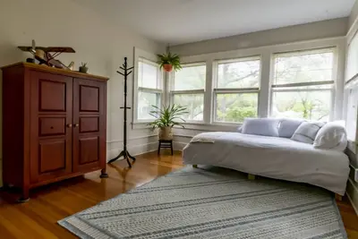 Image de Comfy bungalow in historic College Hill neighborhood, near restaurants and more