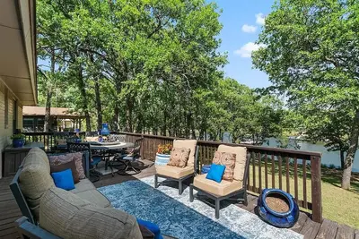 Image de Cozy Lake House right on Amon G Carter Lake