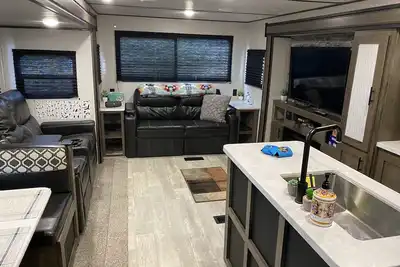 Image de Delightful 1 Bedroom Rv on Spider Mountain