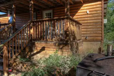 Image de Humming Bird Haven-Premium-Cabine-Salle de bain et douche-Vue sur la rivière