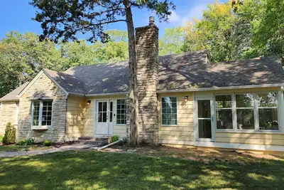 Image de Cheerful 3-bedroom in Wayzata on private wooded lot