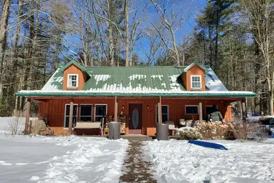 Image de Charming re-imagined bank barn cabin.
