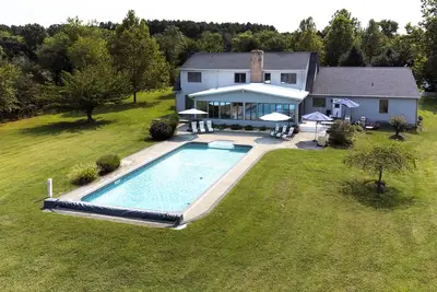Image de Waterfront 4 acre home with pool between the towns of St. Michaels & Easton!