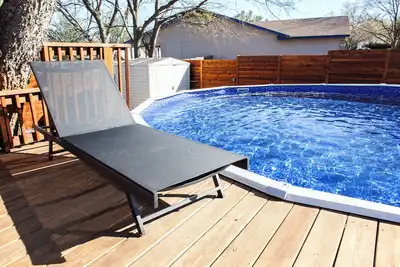 Image de Pool & Hot Tub / Gameroom - Tv, Pool Table, Shuffle Board / N Austin near Domain