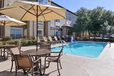 Studio | Outdoor Pool + Free Breakfast Buffet