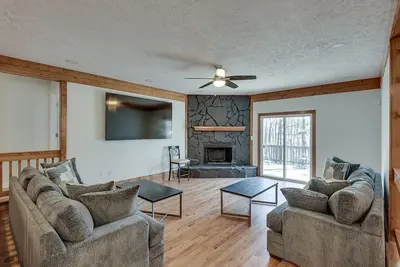 Image de Blue Manor Luxury Home *15 min. from Airport*