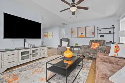 Image de Great, Modern, Solar Pwr Half-Plex in Country Glen