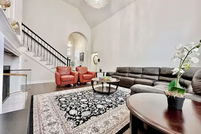 Image de Hot Outdoor Spa, Beautiful 5-bedroom home, Private Green belt backyard