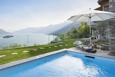 Image de Appartement dans une maison de vacances avec piscine, internet, patio, vue panoramique, parking