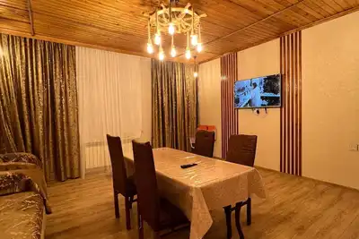 Image de Cozy House with Swimming Pool near city center.