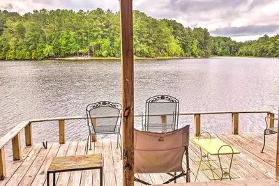 Image de Cheery Swansea Home on Calmont Pond w/ Dock!