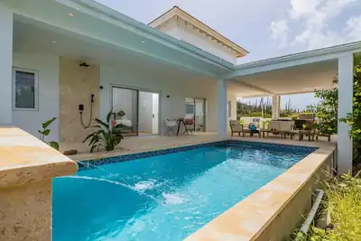 Image de New Modern 2br 2ba w/ PrivatePool in Quiet Area