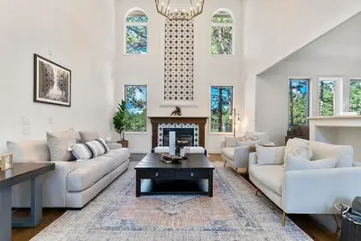 Image de New! Mansion Retreat! Sleeps 20 + Games + Dogs Ok