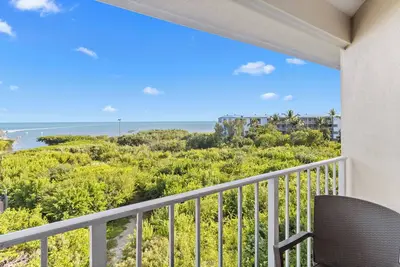 Image de Paradise Found! 2 Stunning Ocean View Suite w/ Balcony | Full Kitchen