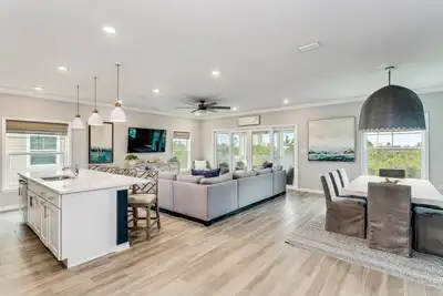 Image de Spacious 4+Br Villa |Private Beach Club w/Perdido Key's Only Beach Tiki Bar |Pools |Spa|18-Hole Golf
