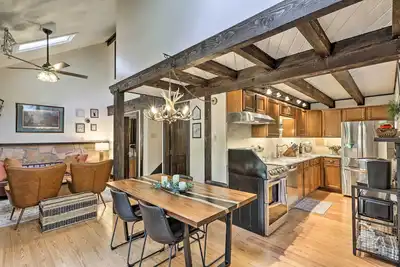 Image de Woodsy Flagstaff Hideaway w/ Deck + Sunroom!