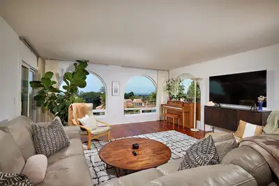 Image de Ocean-view condo, quiet 2-bedroom retreat