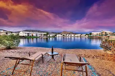 Image de Stunning 2 Bedroom Lakefront with Incredible Views. Senior Friendly Single Level