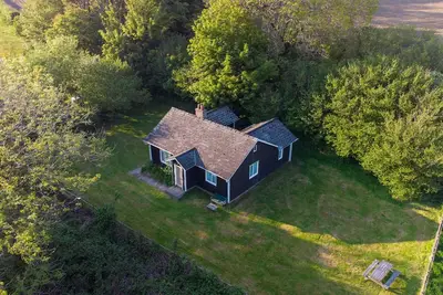 Image de Henllys Lodge, pet friendly, with open fire in Newport, Pembrokeshire