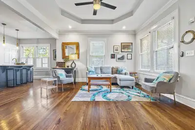 Image de Candler Park Walkable Retreat + Fenced backyard