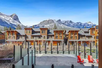 Image de Luxe Condo with Mountain Views, Balcony & Bbq
