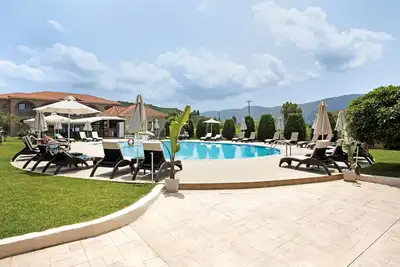 Studio 'Eleni's Garden Studio 3' avec piscine, balcon privé et A/C